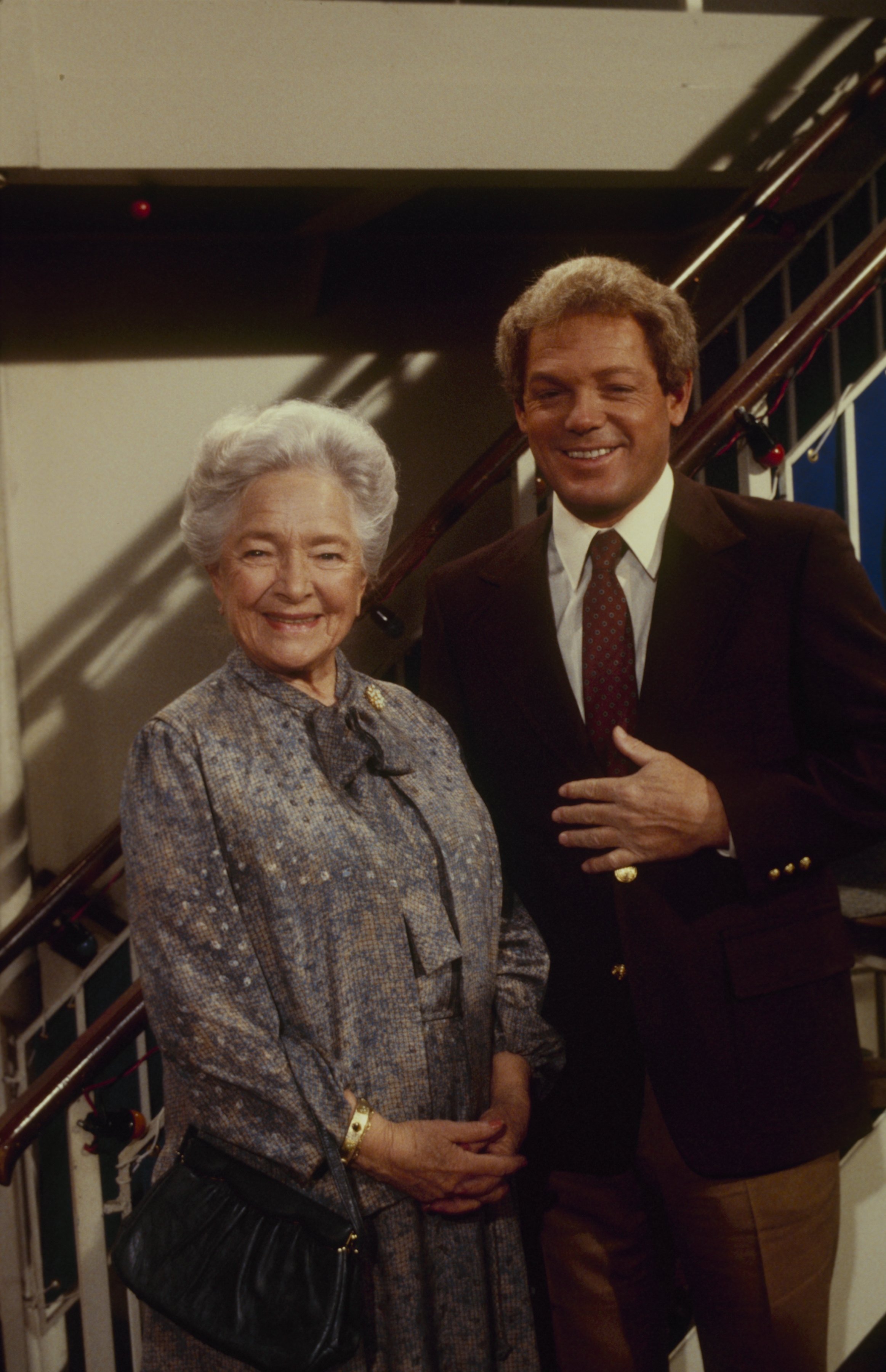 James MacArthur and Helen Hayes on the set of "The Love Boat," which aired on May 5, 1980 | Source: Getty Images