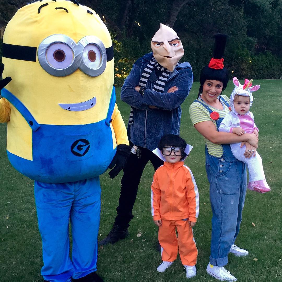 Alyssa Milano and her family from a post dated November 1, 2015. | Source: Instagram/milano_alyssa