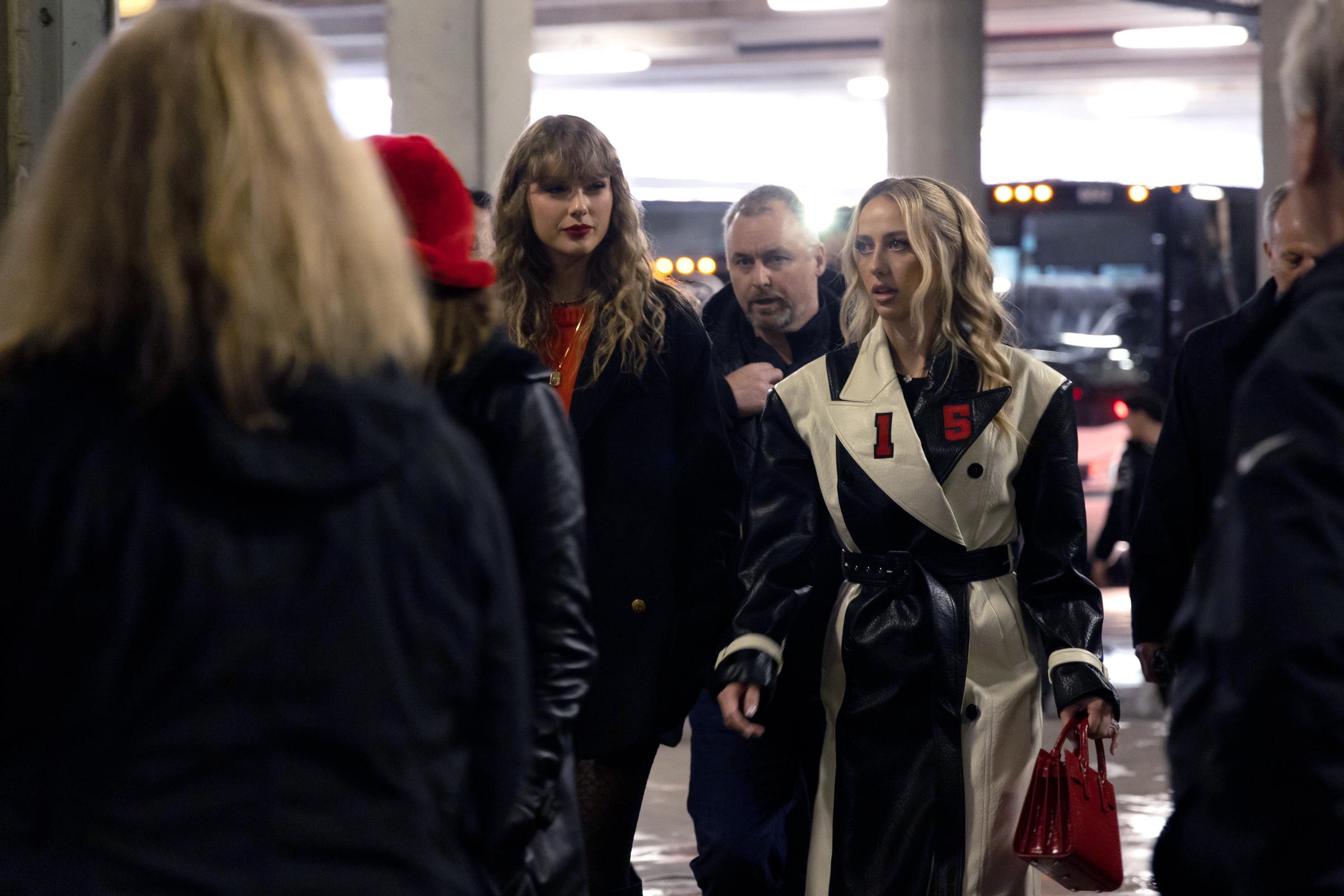 Taylor Swift and Brittany Mahomes at M&T Bank Stadium on January 28, 2024 | Source: Getty Images