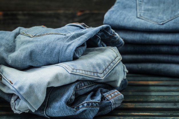 Pantalones de mezclilla. | Foto: Freepik.