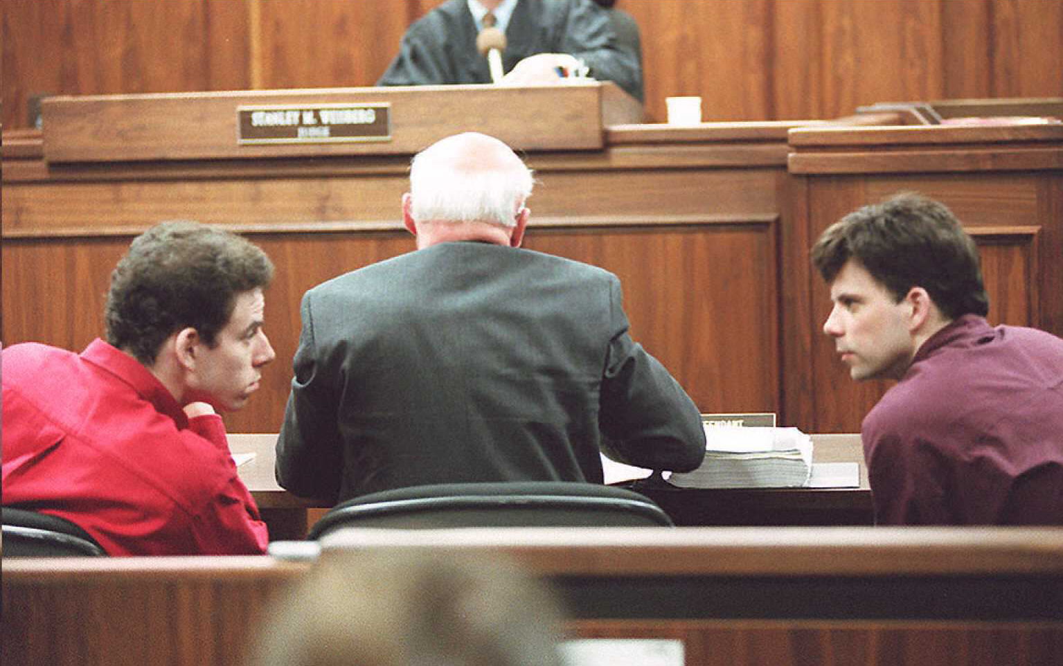 Erik and Lyle Menendez photographed talking in a Los Angeles courtroom in 1995. | Source: Getty Images