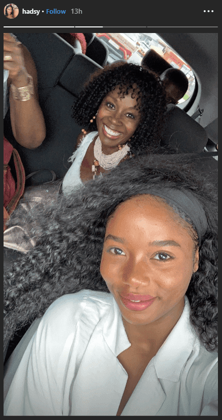 Akosua Busia and her daughter Hadar Busai taking a car selfie | Photo: Instagram/hadsy