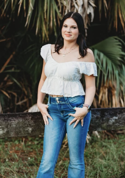 One of Anna Kepner's senior photos posted on her Instagram page on October 2, 2025. | Source: Instagram/anna.kepner16