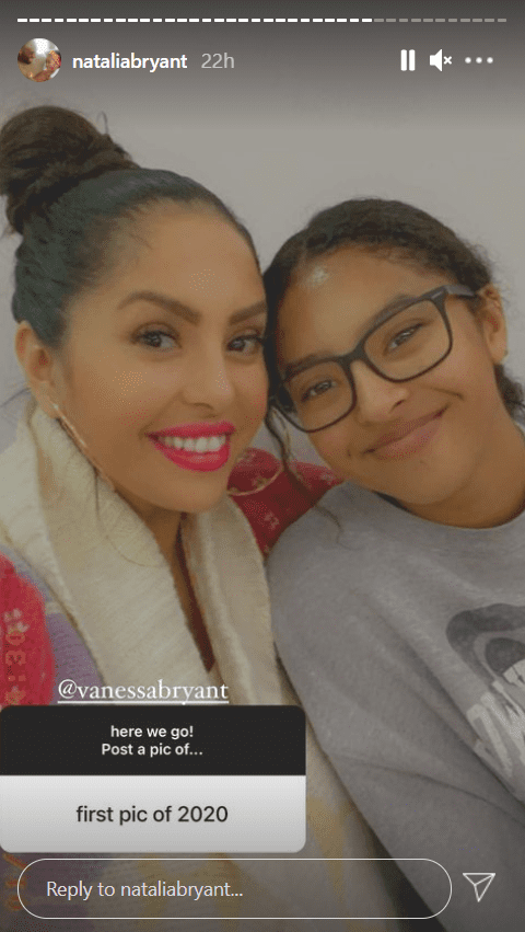 A selfie of Vanessa and her daughter, Natalia | Photo: Instagram/nataliabryant