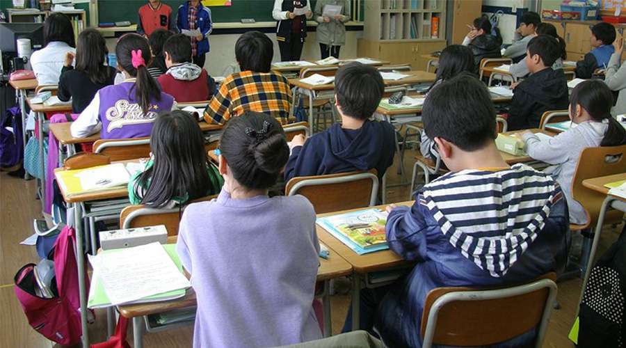 Alumnos en el salón de clases. | Foto: Pixabay