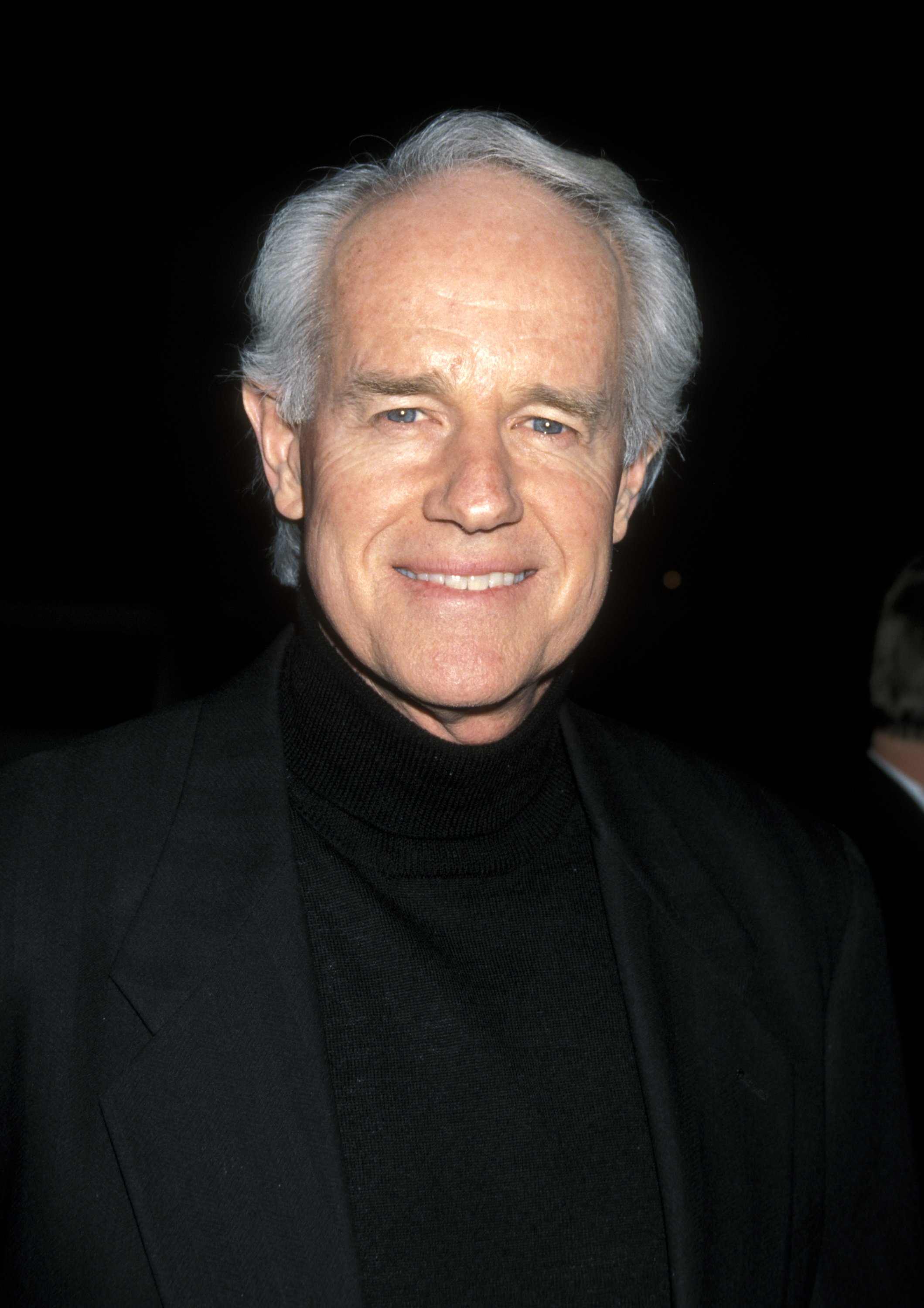 Mike Farrell in 1999 | Source: Getty Images