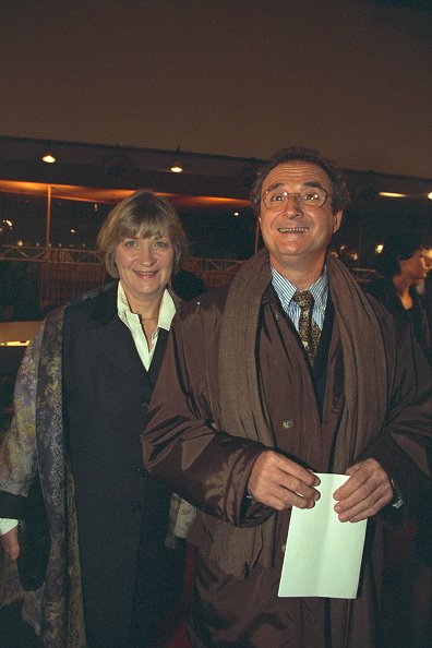 Daniel Prévost et sa femme Yvette au Théâtre de l'Empire. | Photo : Getty Images