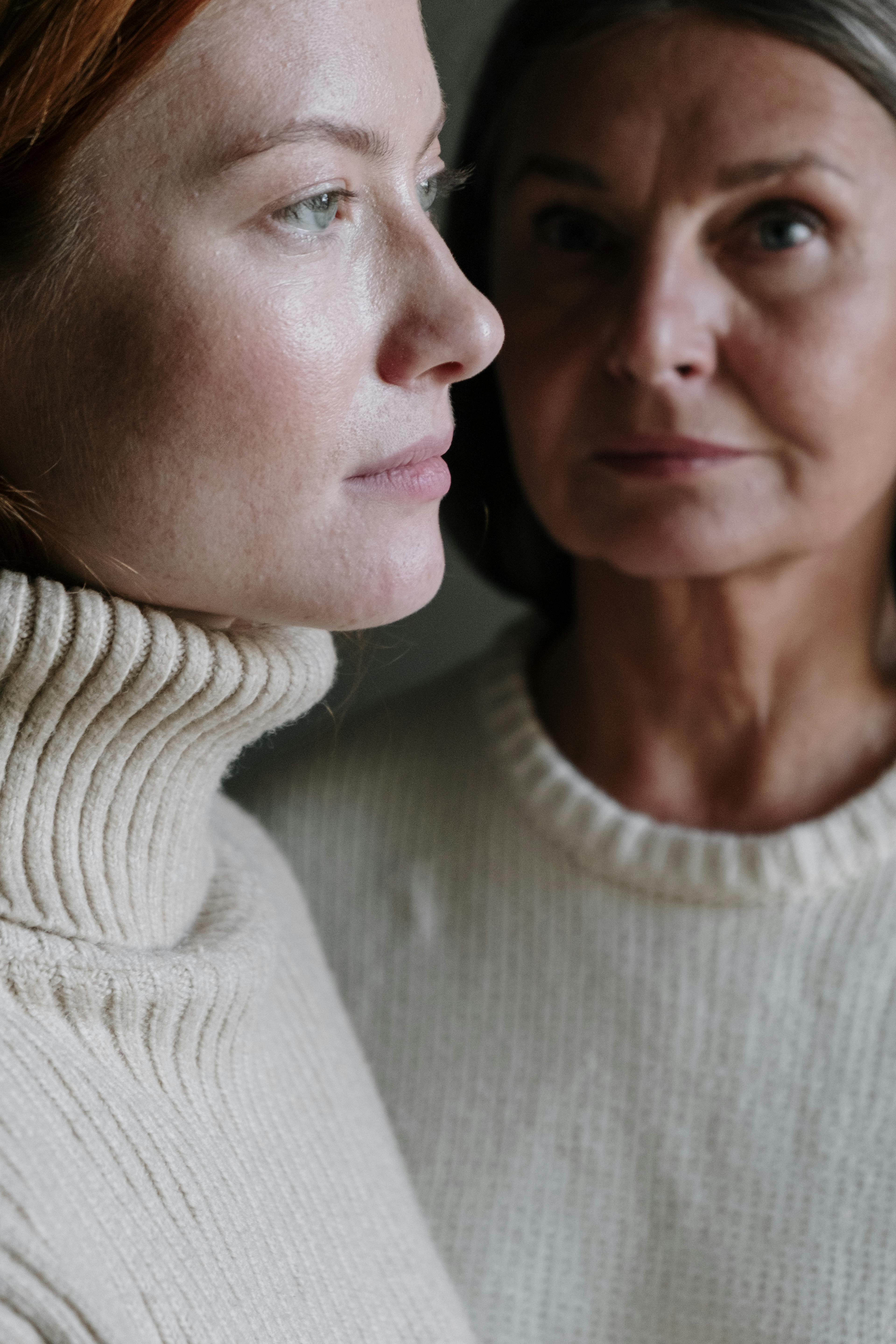 A mother and daughter looking upset | Source: Pexels