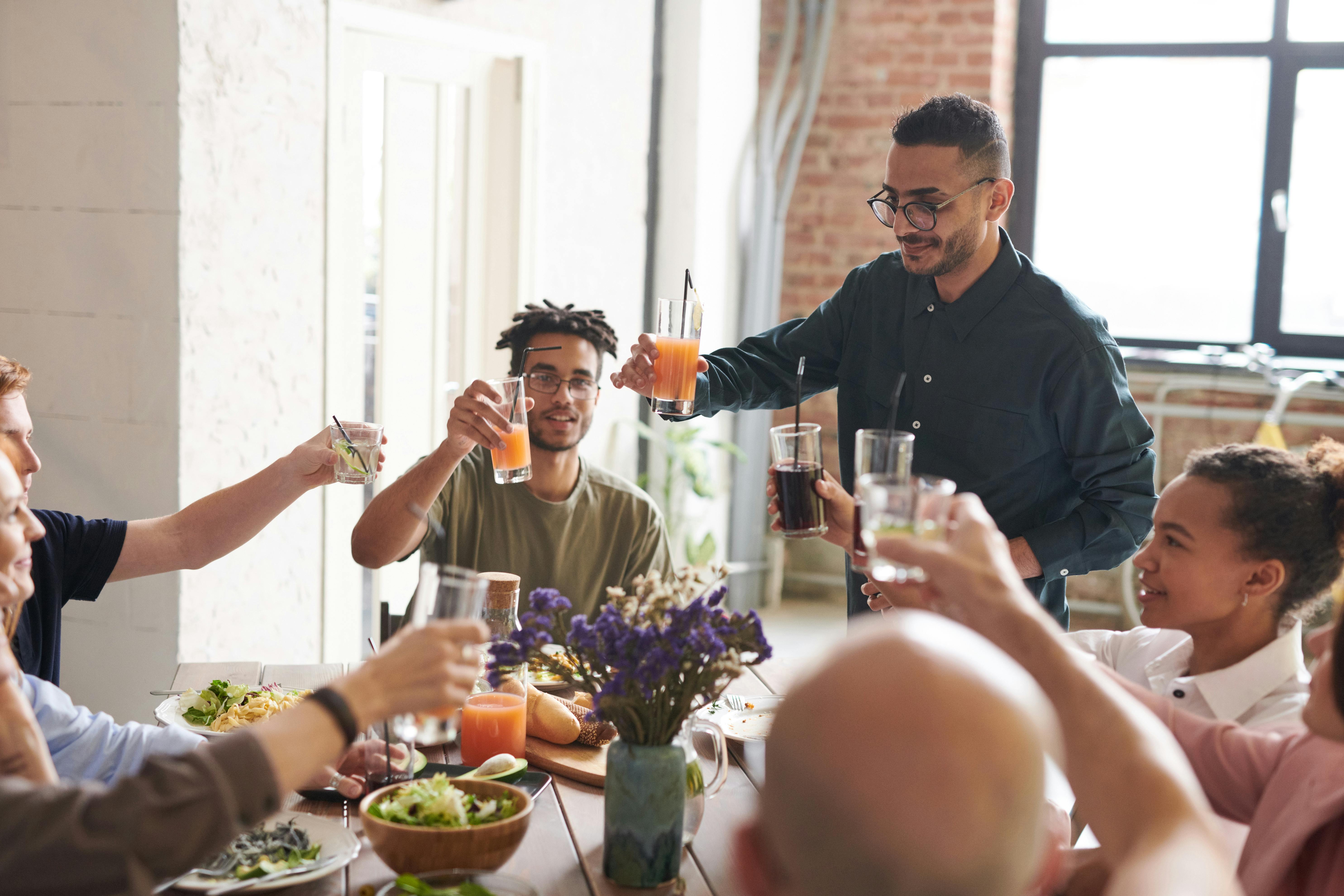 People enjoying a dinner party | Source: Pexels