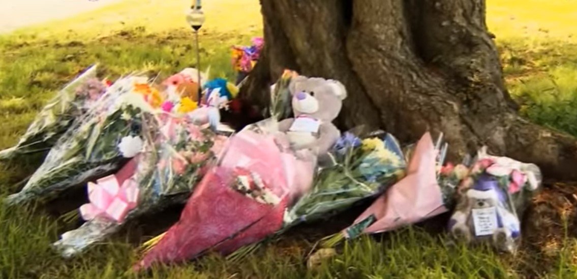 Flowers laid for Amber after her body was found | Photo: YouTube/5News