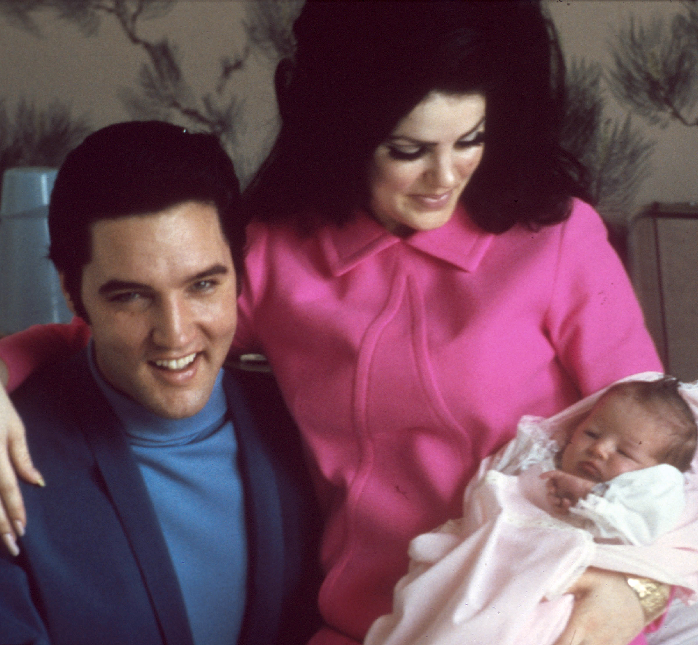 Elvis and Priscilla Presley with their daughter Lisa Marie in Memphis, Tennessee in 1968 | Source: Getty Images