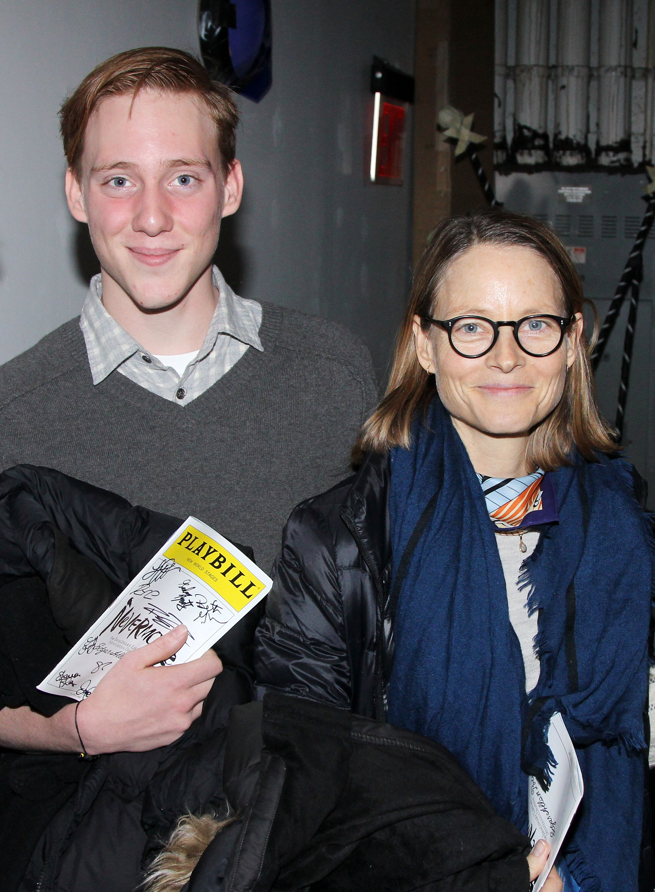 Charlie and Jodie Foster pose backstage at the Macabre Musical Play "Nevermore: The Imaginary Life and Mysterious Death of Edgar Allan Poe" on February 15, 2015, in New York City | Source: Getty Images