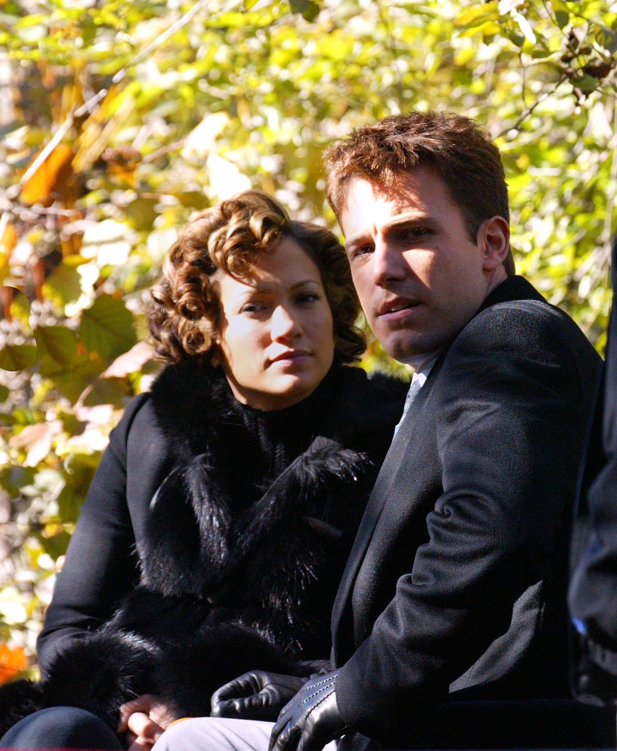 Jennifer Lopez and Ben Affleck on the set of "Jersey Girl" in Central Park on November 7, 2002, in New York City | Photo: /Getty Images