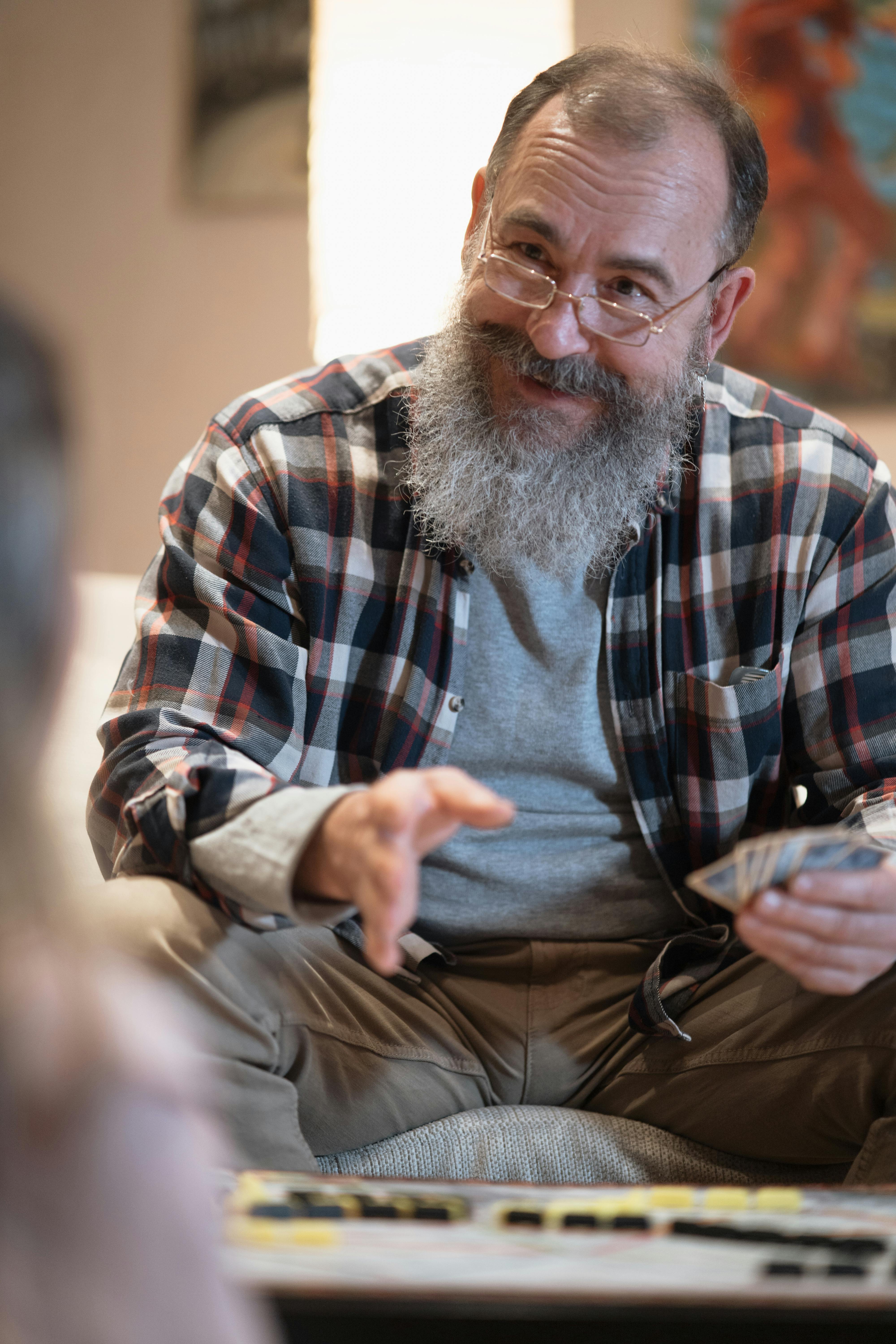 A smiling older man | Source: Pexels