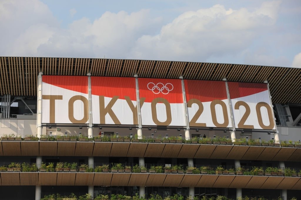 TOKYO, JAPON - 25/06/2021 : Une vue du stade olympique avec la marque des Jeux Olympiques de Tokyo 2020. | Photo : Getty Images
