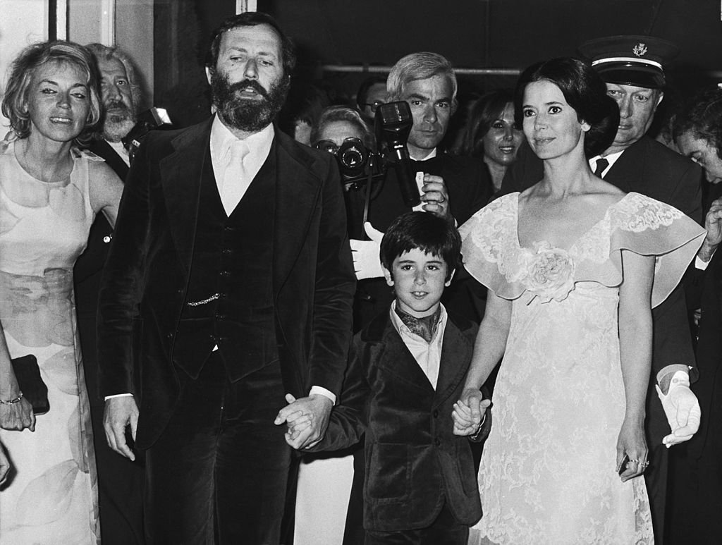 Marie-José Nat, Michel Drach et leur fils David Drach le 27 mai 1974 à Cannes. l Source : Getty Images