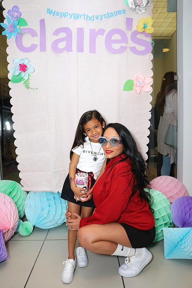 Royalty Brown and Nia Guzman at Claire's Birthday Celebration in Glendale Galleria, 2019 | Source: Getty Images