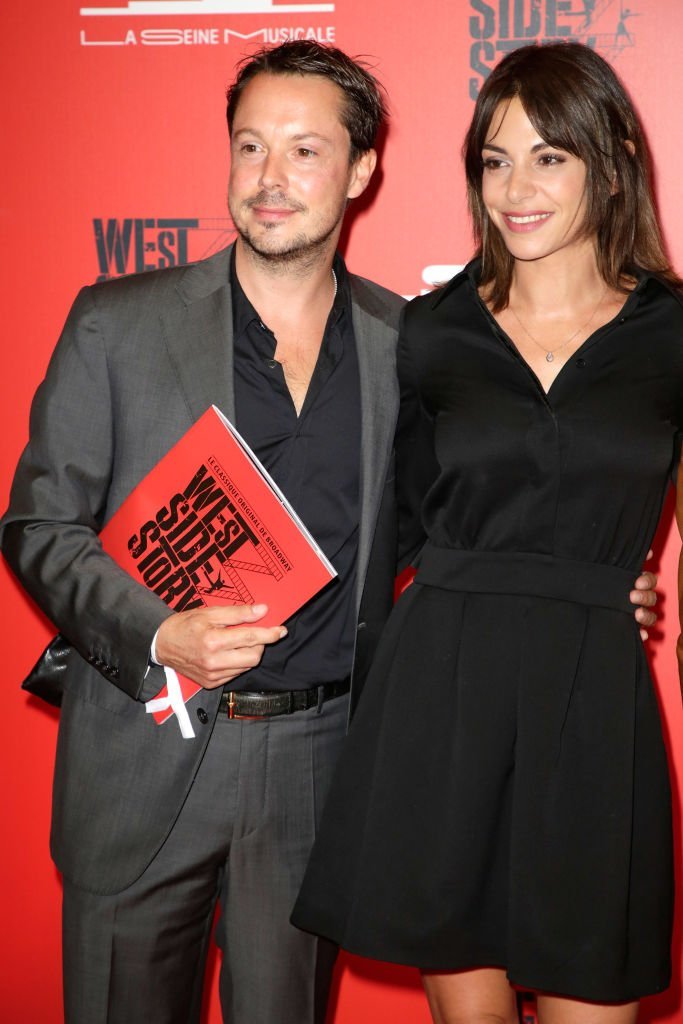 Davy Sardoux et son épouse Noémie Elbaz assistent à "West Side Story" | Source : Getty Images