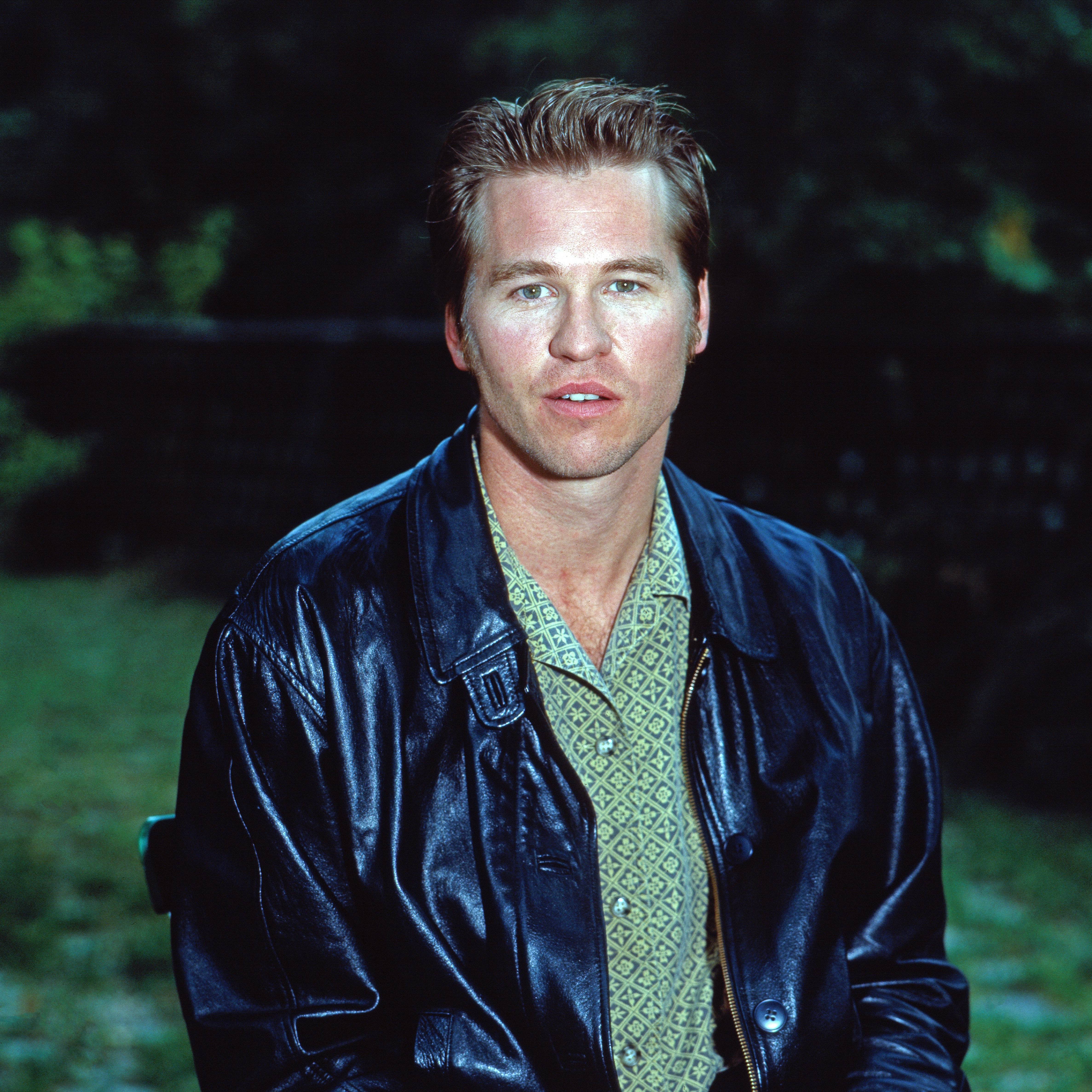 Val Kilmer during an outdoor interview at Munich, Germany in 1992. | Source: Getty Images