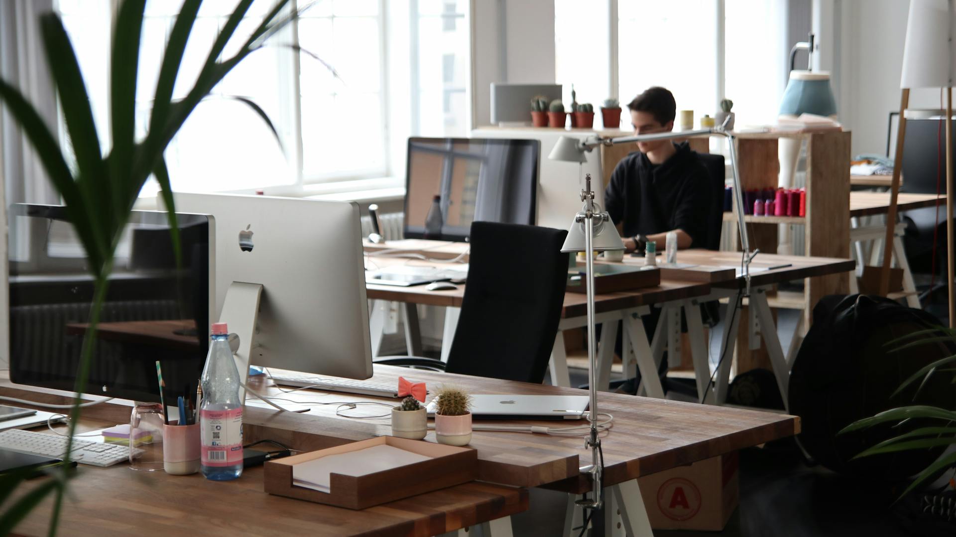 A brightly-lit office space | Source: Pexels