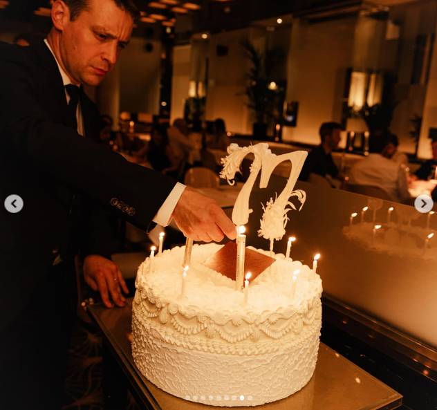 Vera Wang celebrated turning 77 in Paris, France, with a cake that matched her dress perfectly. | Source: Instagram/verawang
