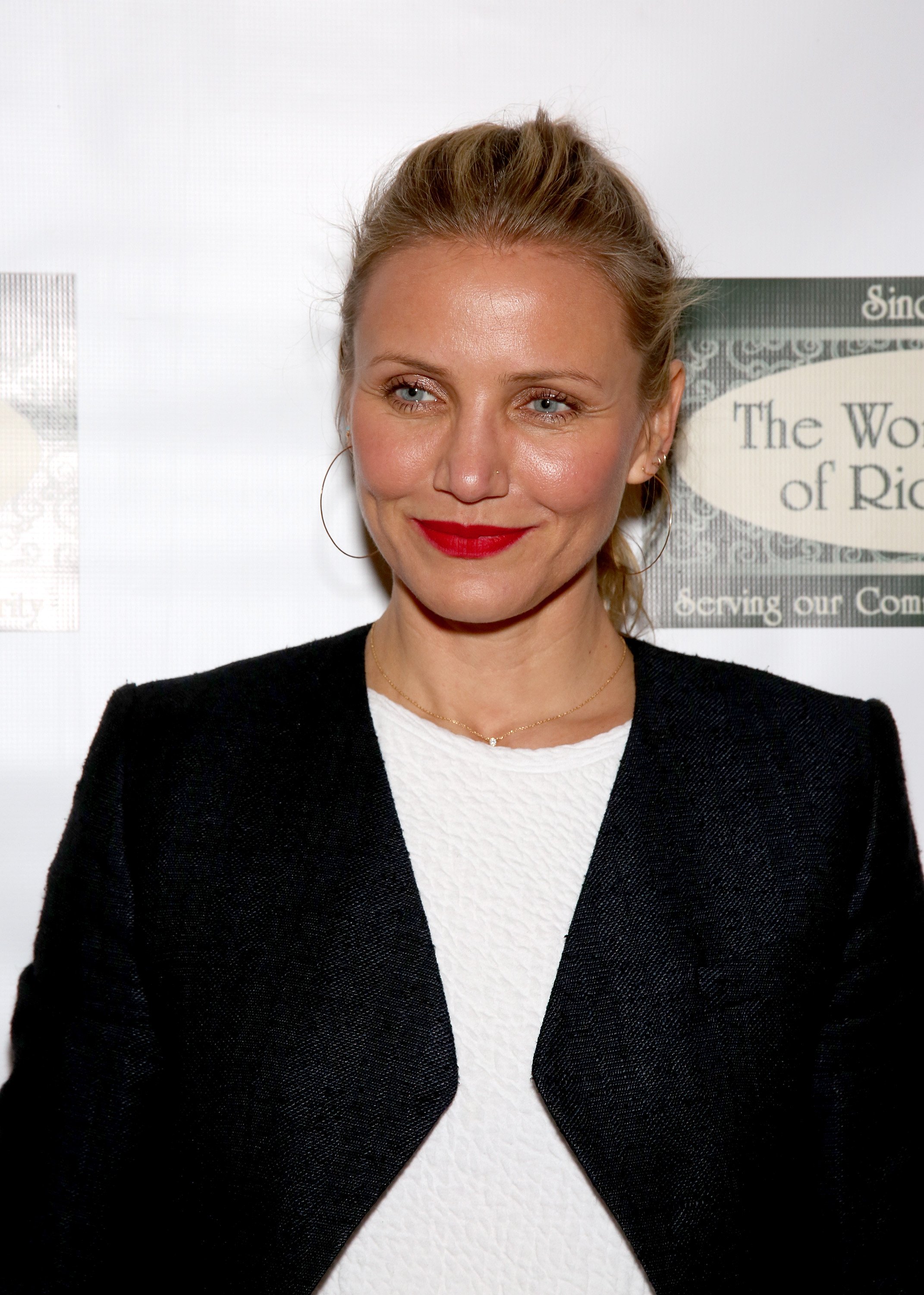 Cameron Diaz poses at The Women's Club of Ridgewood before her book signing and meet and greet at The Women's Club of Ridgewood on April 7, 2016, in Ridgewood, New Jersey. | Source: Getty Images