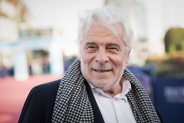 Jacques Weber arrive à la cérémonie d'ouverture du 43e Festival du film américain de Deauville à Deauville, France. | Photo : Getty Images