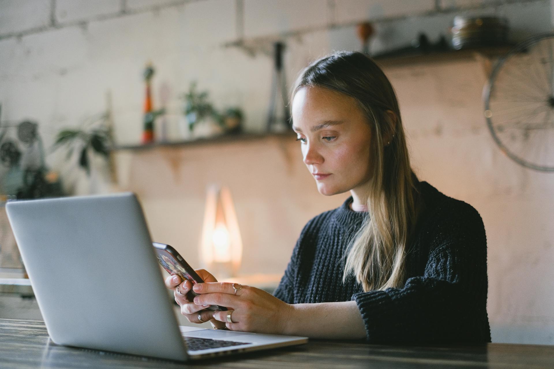 A woman holding her phone | Source: Pexels