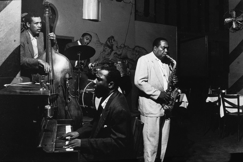 Jazz Saxophonist Charlie Parker performs at the Open Door, New York on September 13, 1953. | Photo: Getty Images