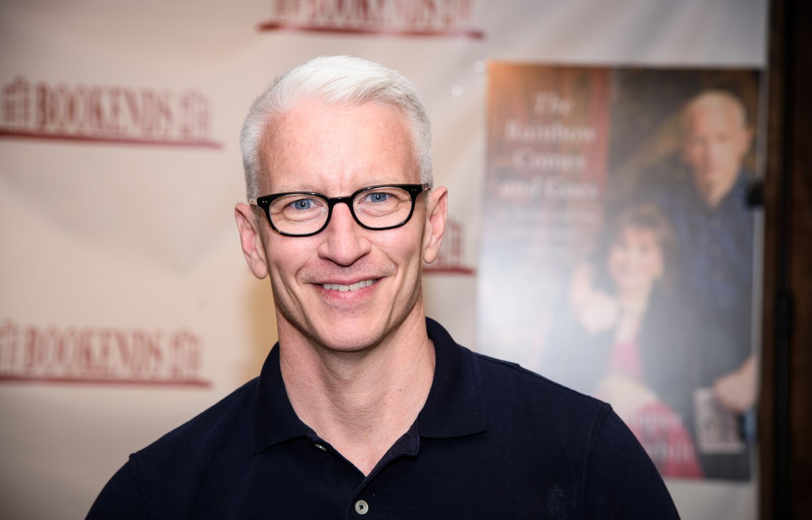 Anderson Cooper signs copies of his book "The Rainbow Comes and Goes" on April 24, 2016, in Ridgewood, New Jersey | Photo: Dave Kotinsky/Getty Images