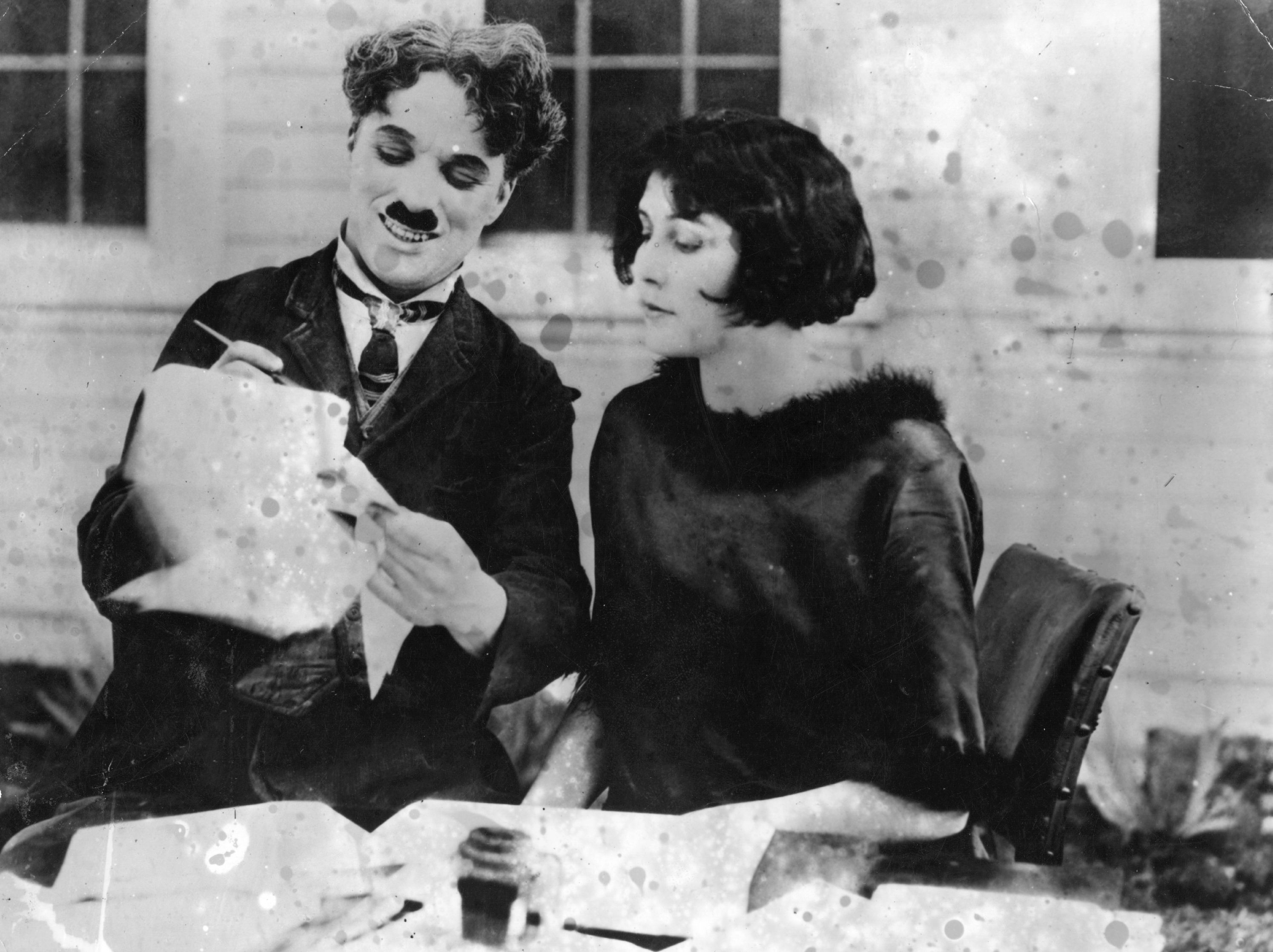 Charlie Chaplin signs up his second wife Lita Grey as an actress at his studio, circa 1924 | Source: Getty Images