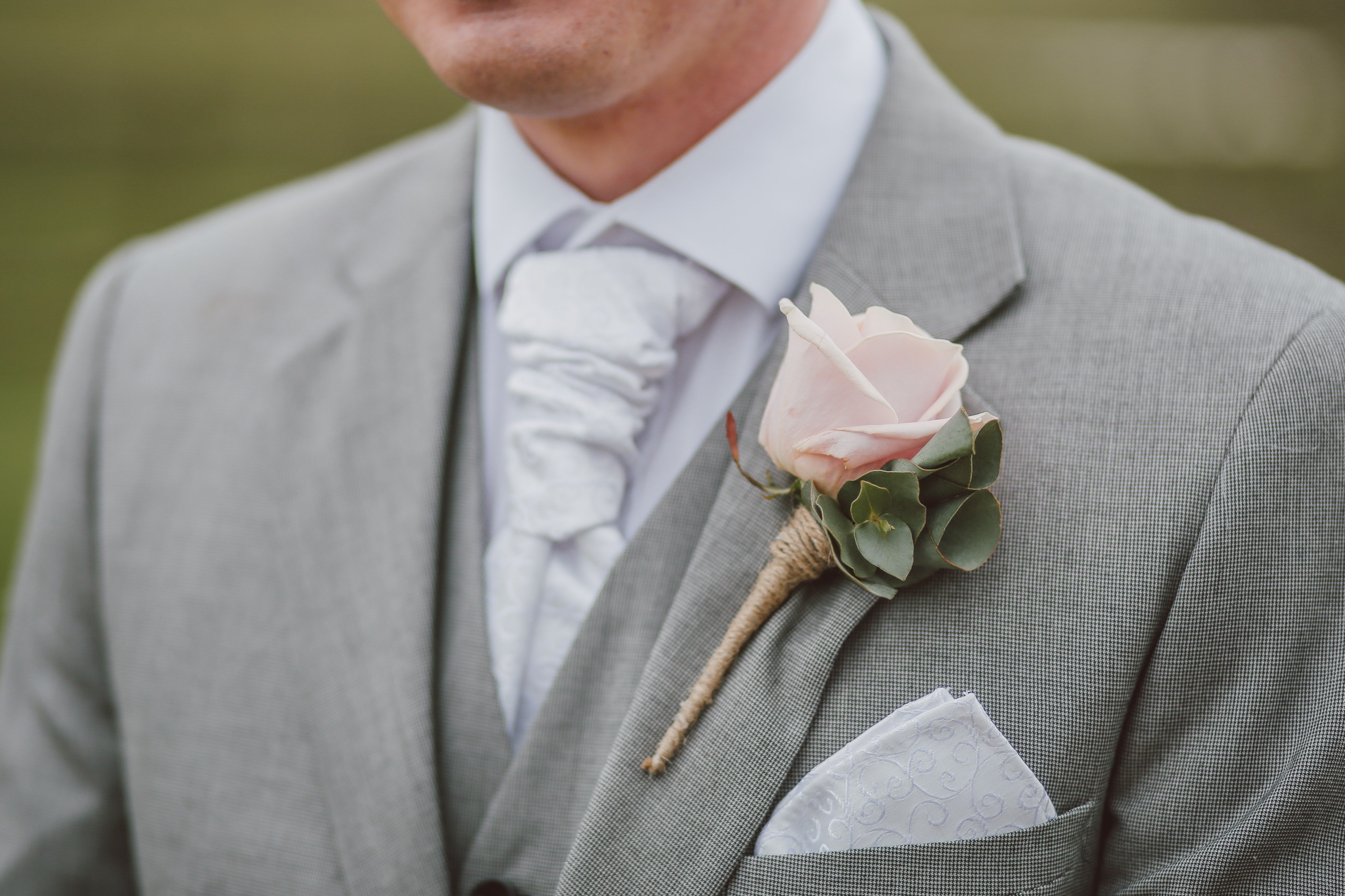 Kale discovered a letter in his suit pocket | Photo: Unsplash