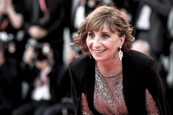 Ariane Ascaride marche sur le tapis rouge le 7 septembre 2019 à Venise, en Italie. |Photo : Getty Images.