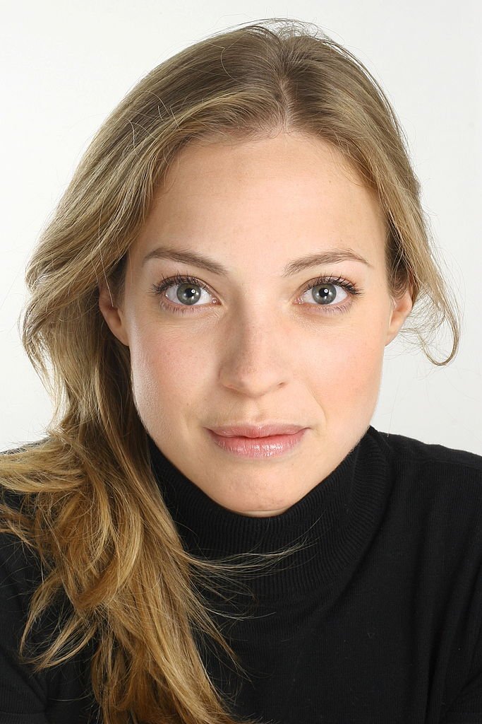 Elodie Frenck sur le tournage de 'Les Grands du rire'. | Source : Getty Images