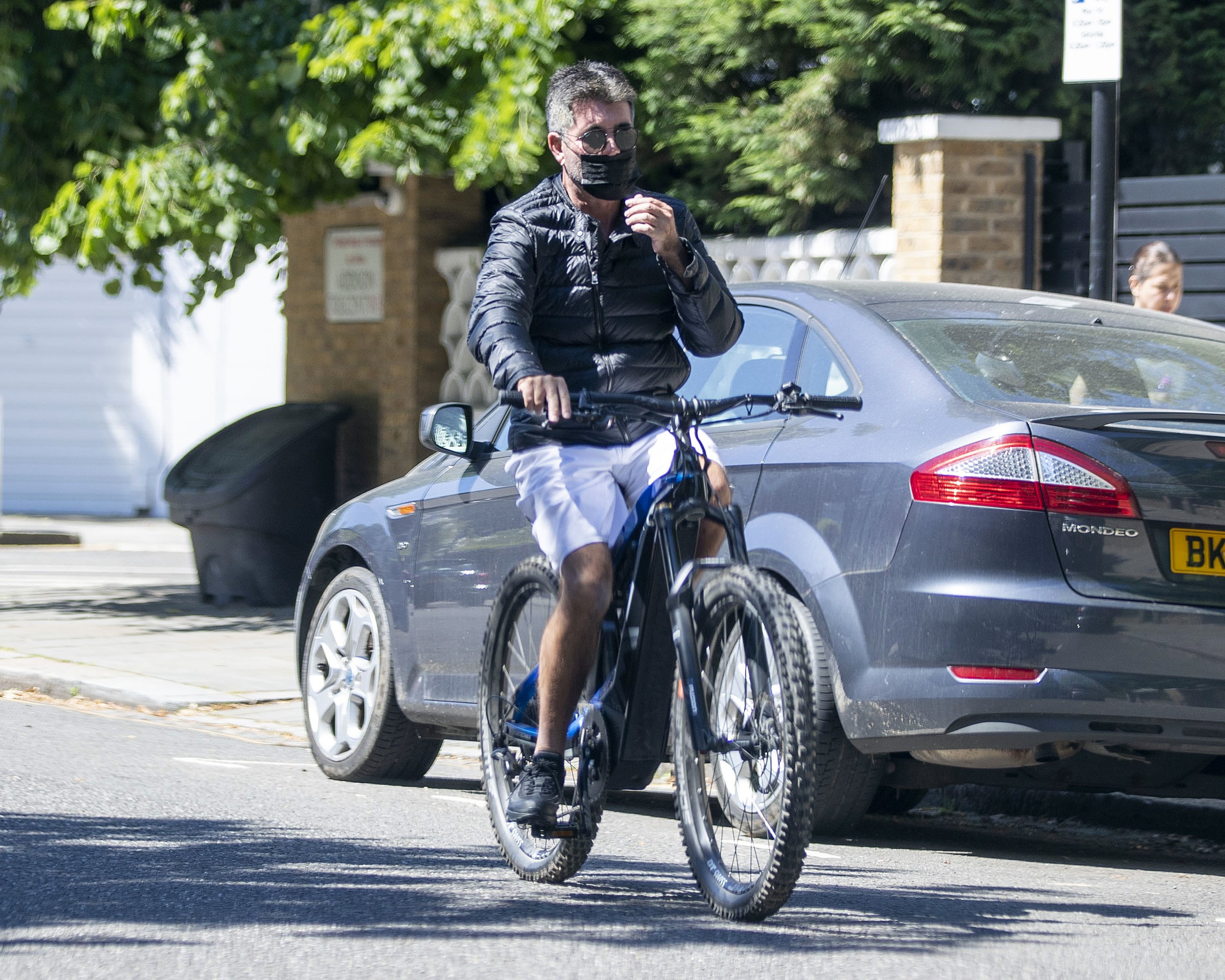 Simon Cowell rides an e-bike in West London on June 16, 2021, in London, England. | Source: Getty Images