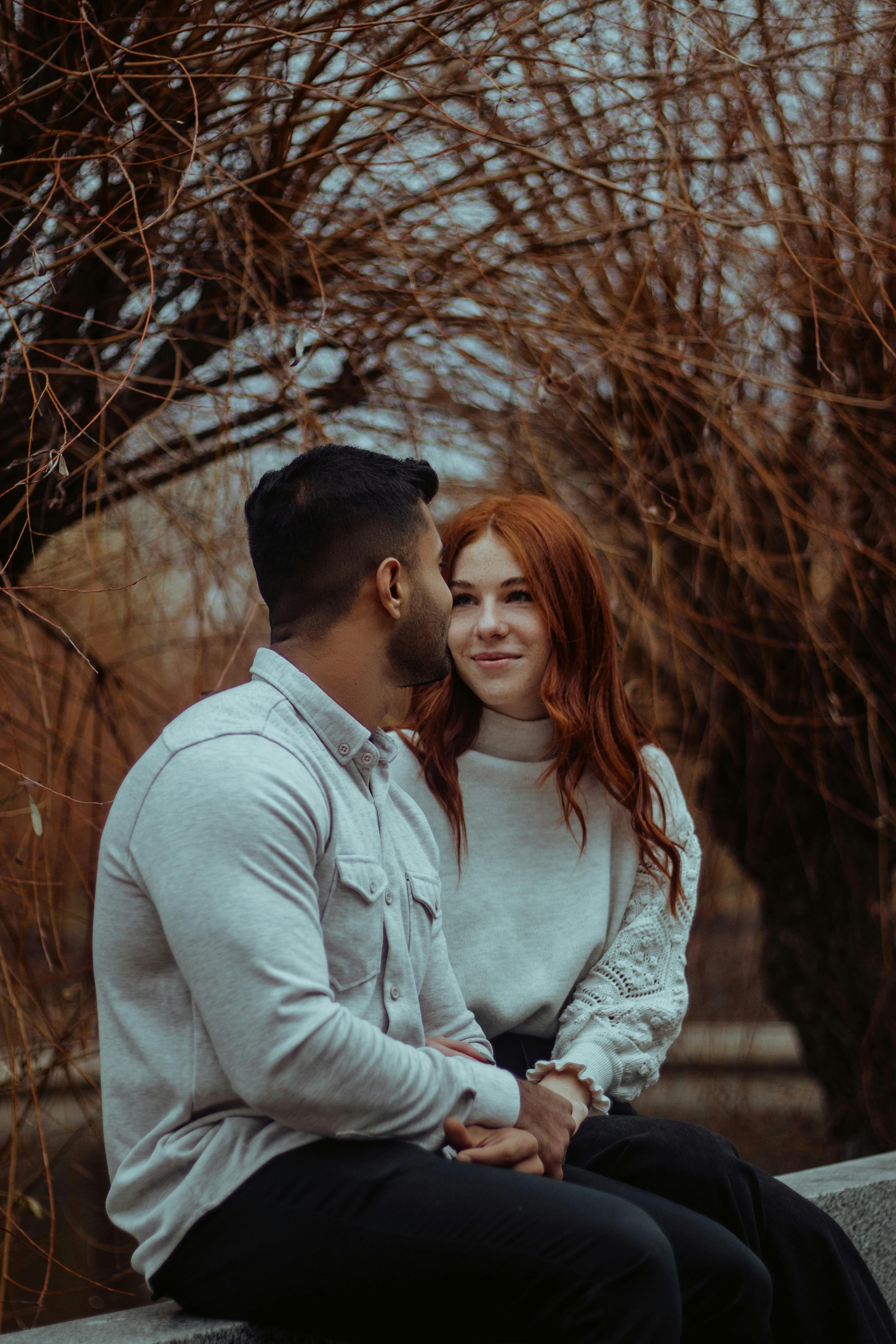 A couple sitting together on a bench in a park | Source: Pexels