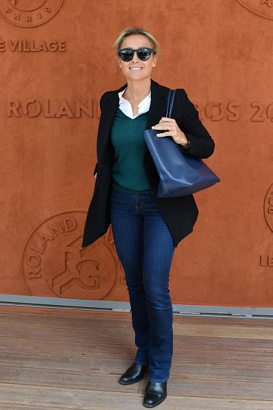 La journaliste Anne-Sophie Lapix assiste à la quatorzième journée des Internationaux de France. |Photo : Getty Images