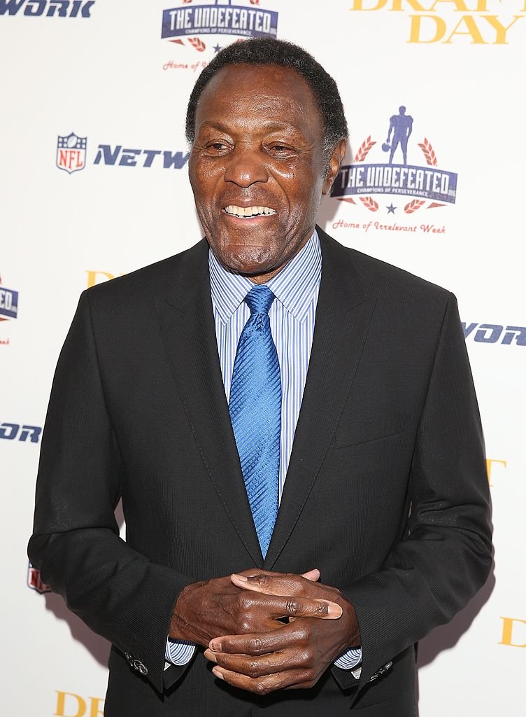 Rafer Johnson arrives at the charity screening of 'Draft Day' at Big Newport Theater on April 3, 2014. | Photo: Getty Images