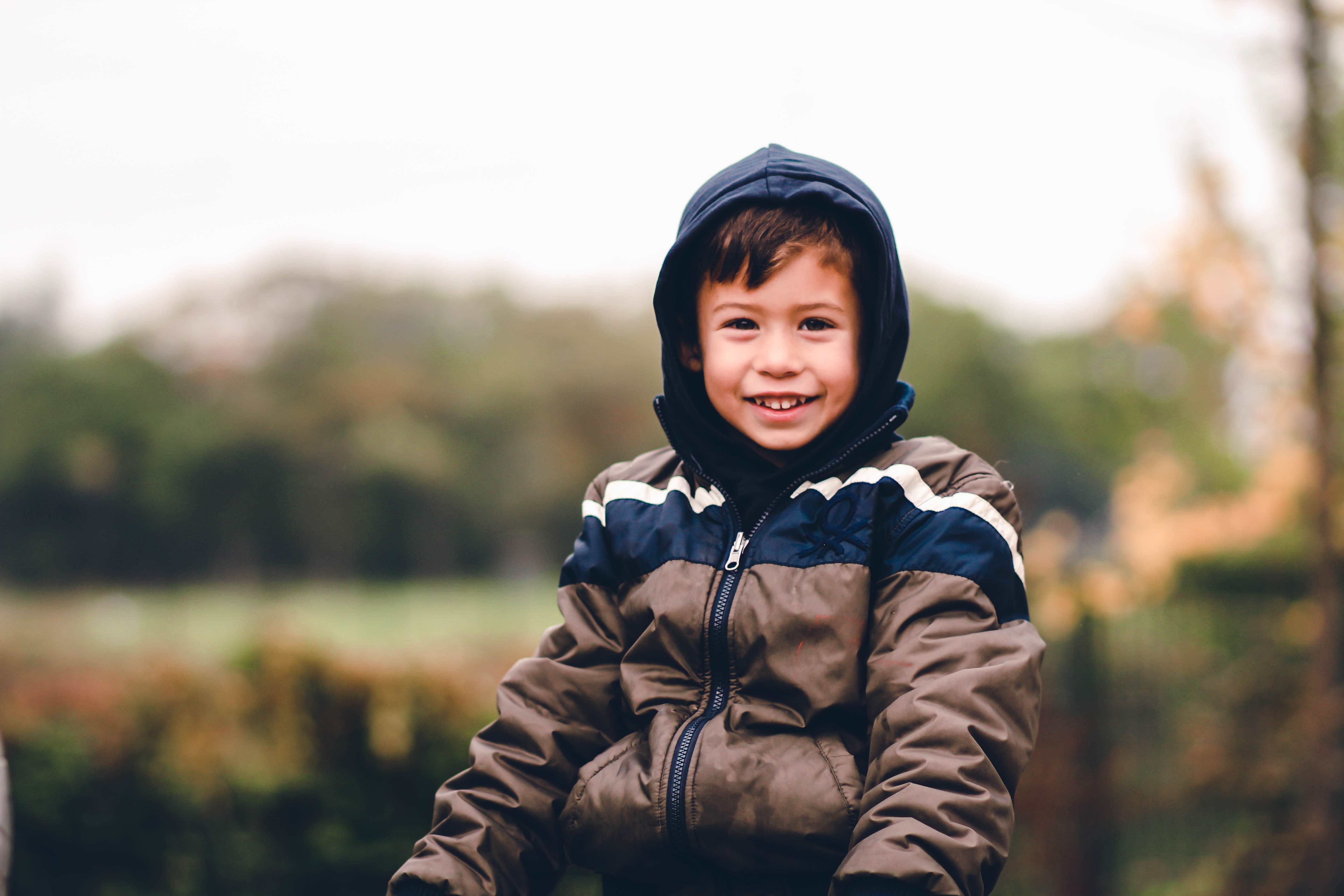 David picked up the ball, rolled up to the boy, and handed over the ball to him | Source: Pexels