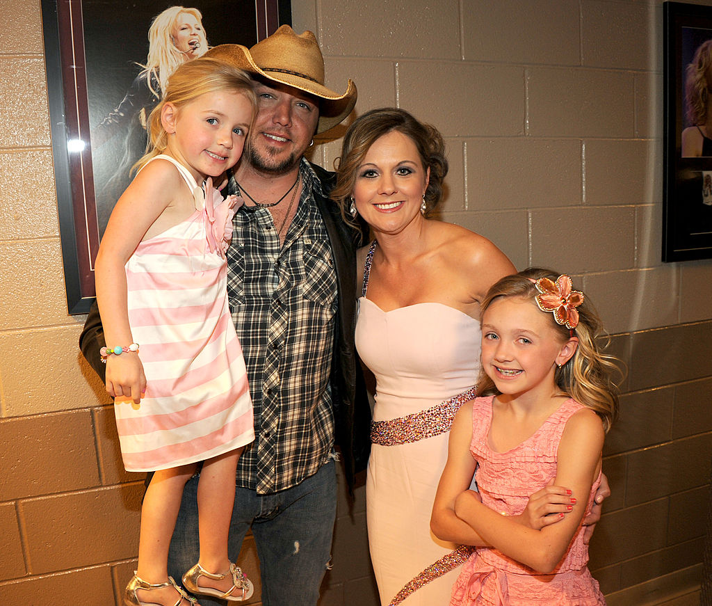(L-R) Singer Jason Aldean and Jessica Aldean with their daughters at the 47th Annual Academy Of Country Music Awards held at the MGM Grand Garden Arena, on April 1, 2012, in Las Vegas, Nevada. | Source: Getty Images