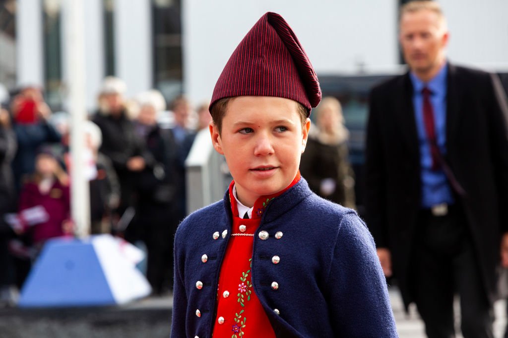 El príncipe danés Christian en el segundo día de su visita oficial a las Islas Feroe, el 24 de agosto de 2018 en Klaksvig. | Foto: Getty Images