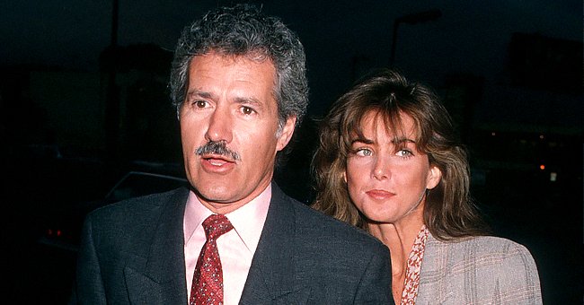 Alex Trebek and Jean Currivan Trebek at the opening of "Jackie Mason" on May 30, 1990, at the Henry Fonda Theater in Los Angeles, California | Photo: Ron Galella, Ltd./Ron Galella Collection/Getty Images