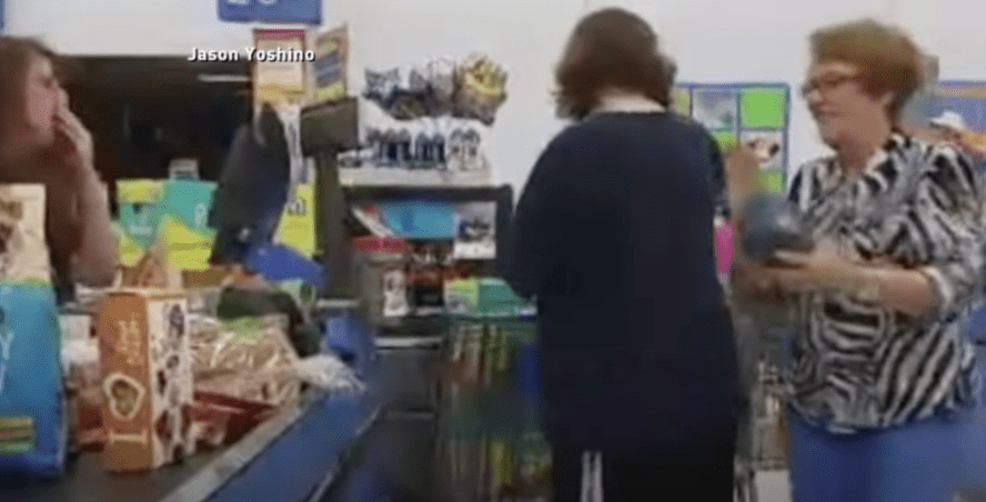 Carol Flynn and Katie Kanefke in Walmart. | Source: youtube.com/ABC News