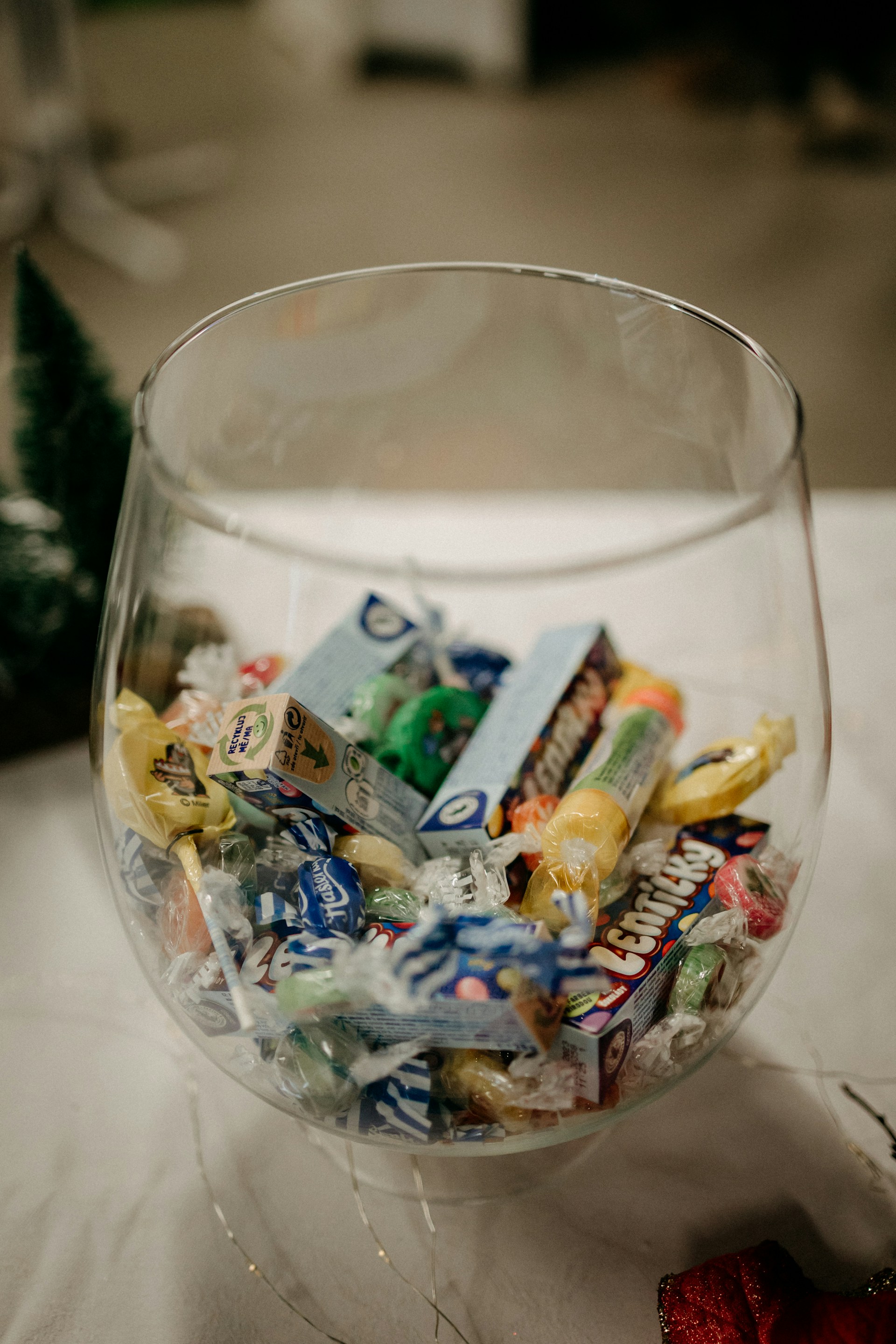 A bowl of candy | Source: Unsplash