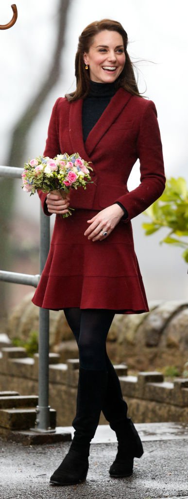 Catherine, duchesse de Cambridge, visite l'équipe d'intervention familiale de Caerphilly (FIT) pour découvrir leur travail avec les enfants ayant des difficultés émotionnelles et comportementales, le 22 février 2017 à Caerphilly, au Pays de Galles. | Photo : Getty Images