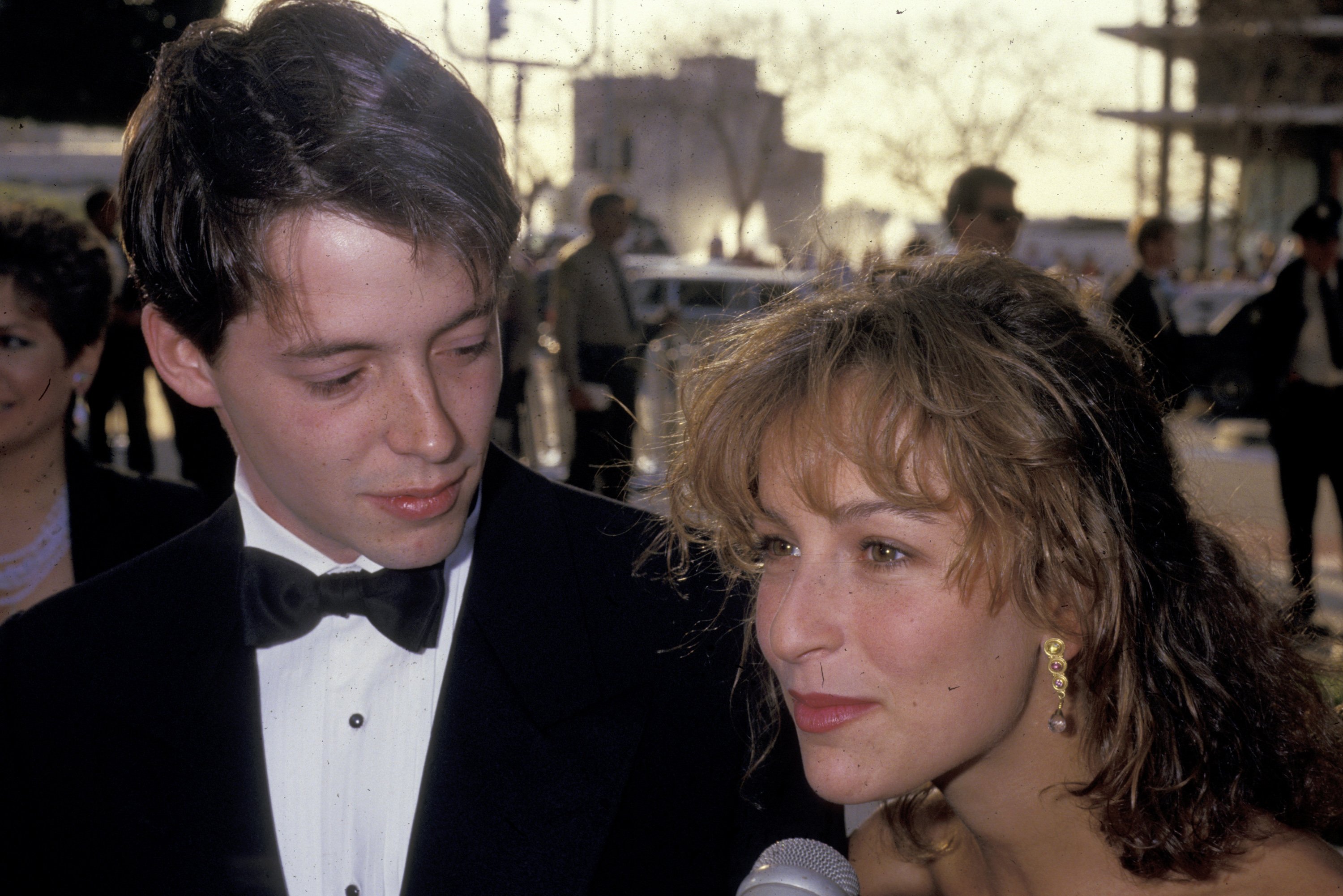 Matthew Broderick and Jennifer Grey at the 59th Annual Academy Awards on March 30, 1987 | Source: Getty Images