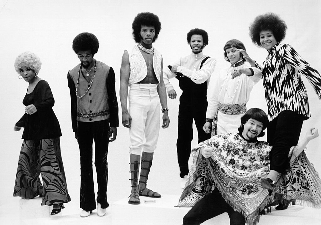Psychedelic soul group "Sly & The Family Stone" pose for a portrait in 1968. | Photo: Getty Images