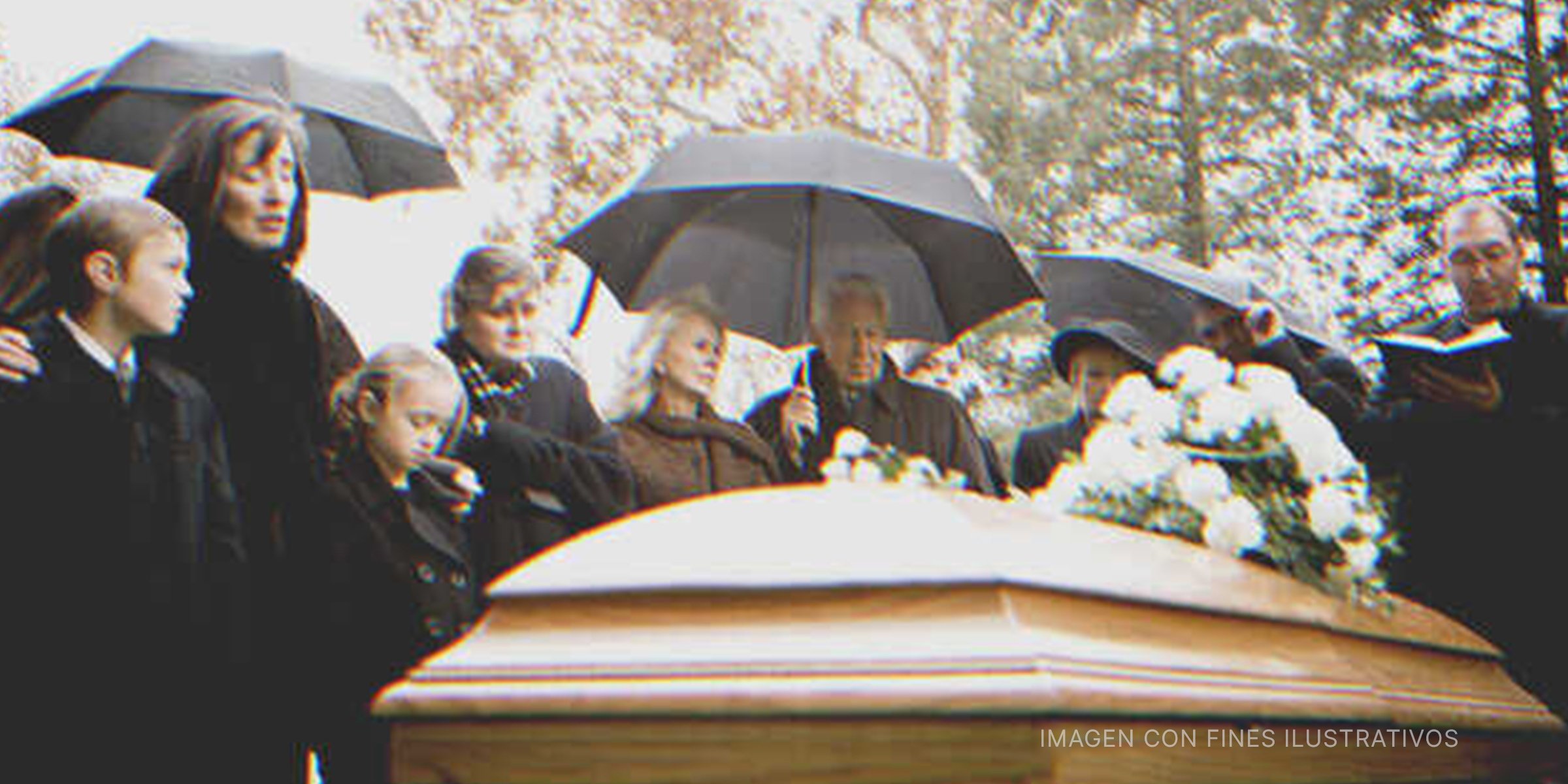 Personas en un funeral. | Foto: Shutterstock