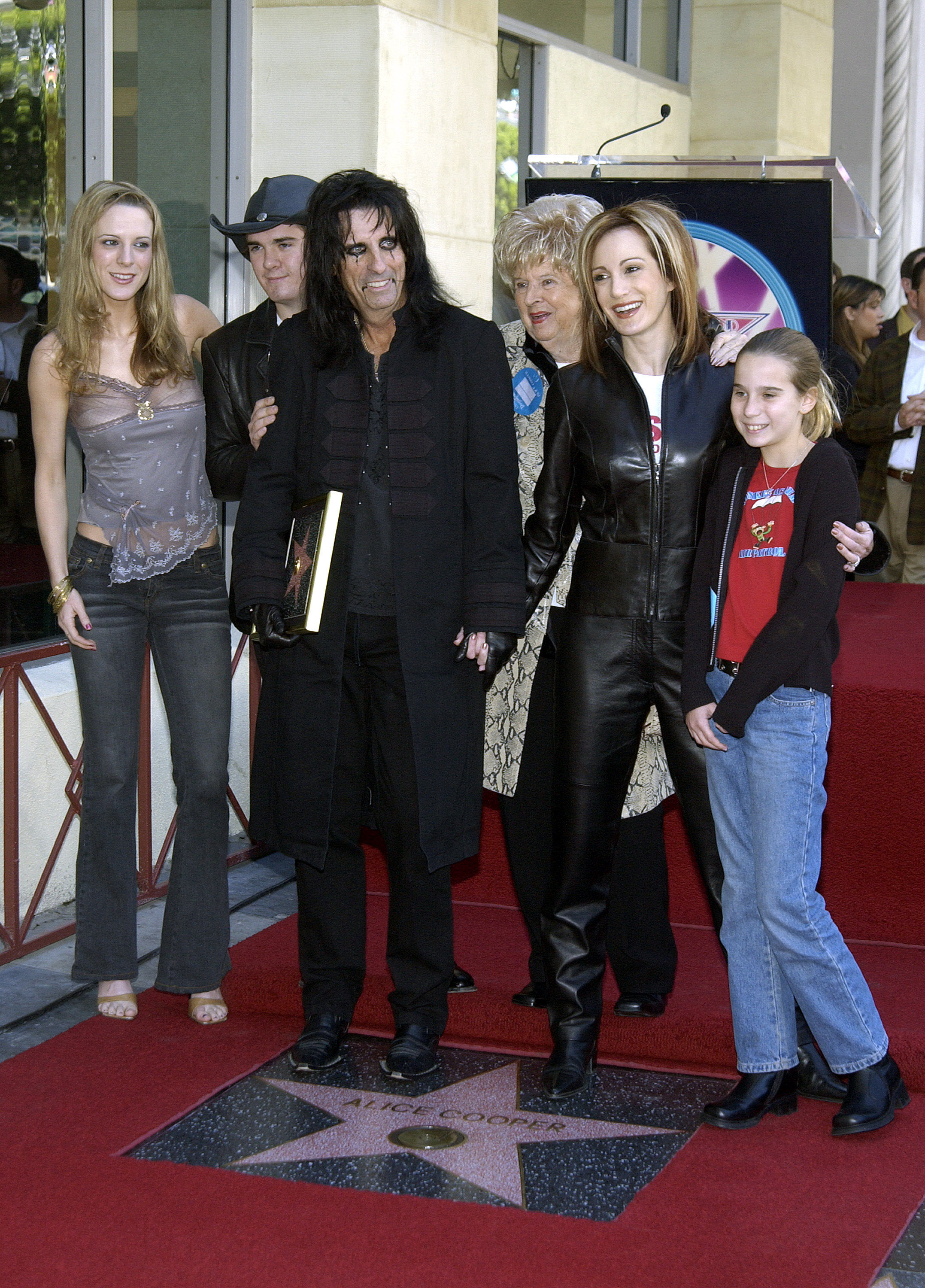 Alice Cooper and his wife, Sheryl Goddard, their children Calico, Dash, and Sonora Cooper, as well as the kids' grandmother Ella Furnier at the Hollywood Walk of Fame on December 2, 2003, in Hollywood, California. | Source: Getty Images