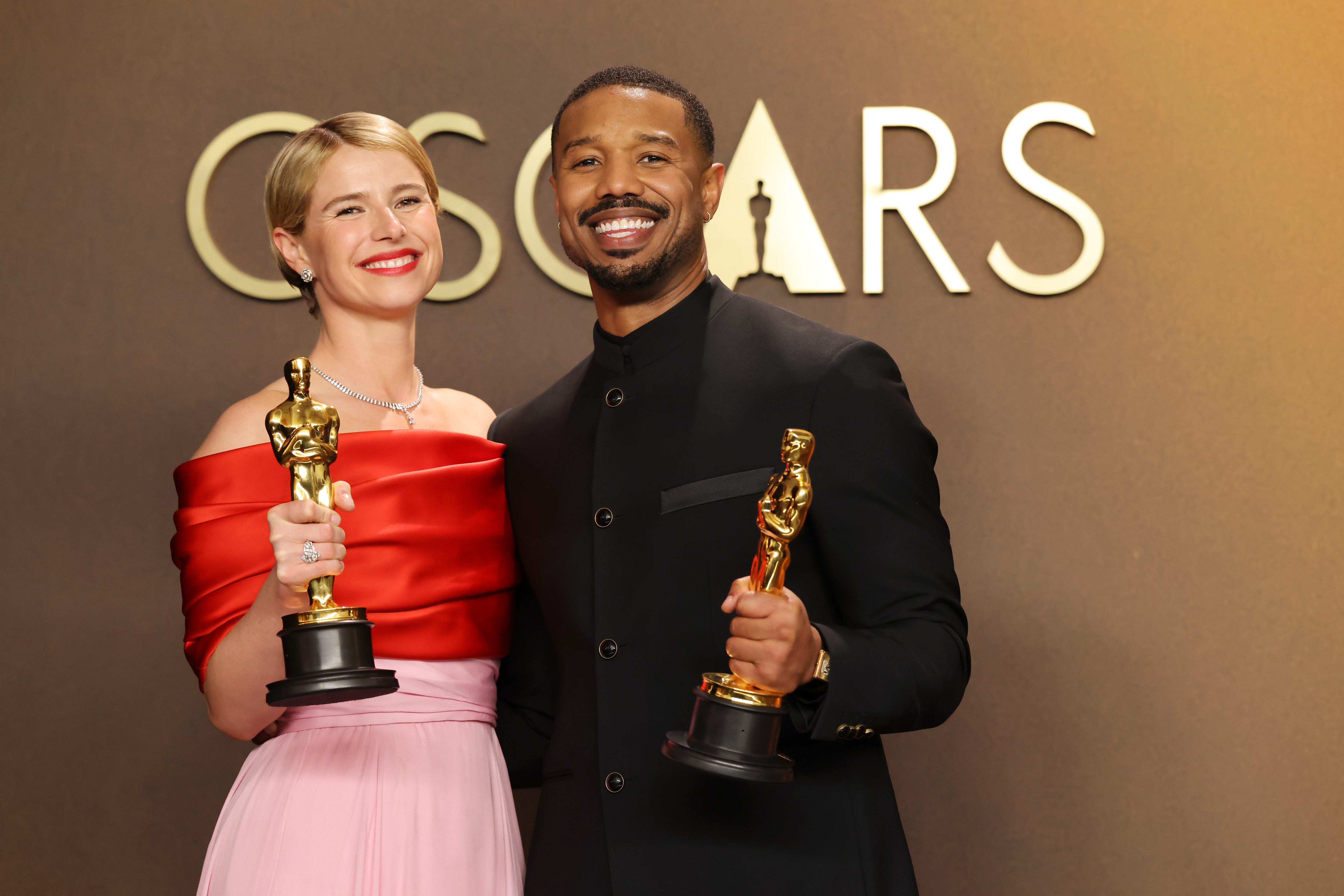 Jessie Buckley, winner of the Best Actress Award for “Hamnet” and Michael B. Jordan, winner of the Best Actor Award for “Sinners”, pose in the press room | Source: Getty Images